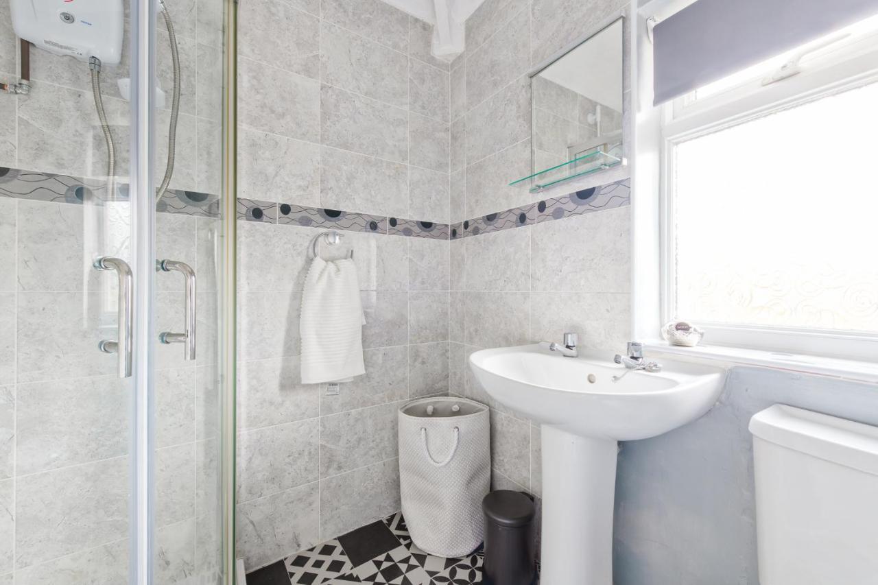Rookwood House - Spacious Home With Free Parking - Short Stay Leeds Leeds  Eksteriør billede